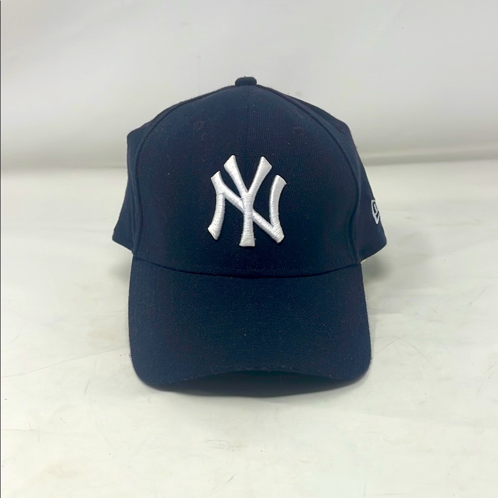 New Era Navy Blue New York Yankees Cap Size Small/Medium Excellent Condition